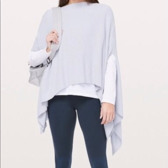 - Lululemon Forward Flow Poncho - Picture 2 of 4